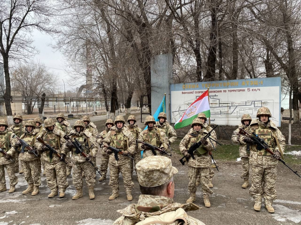 Таджикские миротворцы покидают Казахстан